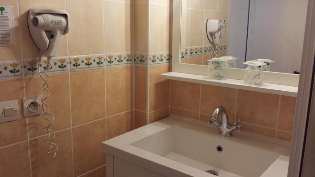 Hotel Le Clos Des Pins Six-Fours-les-Plages Buitenkant foto