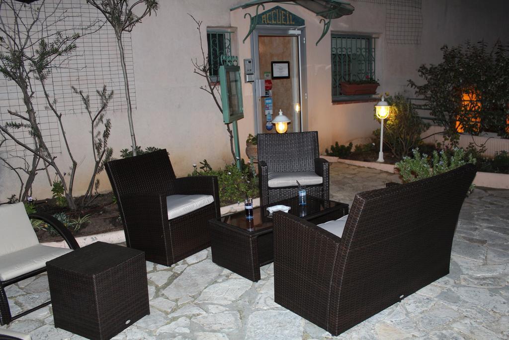 Hotel Le Clos Des Pins Six-Fours-les-Plages Buitenkant foto